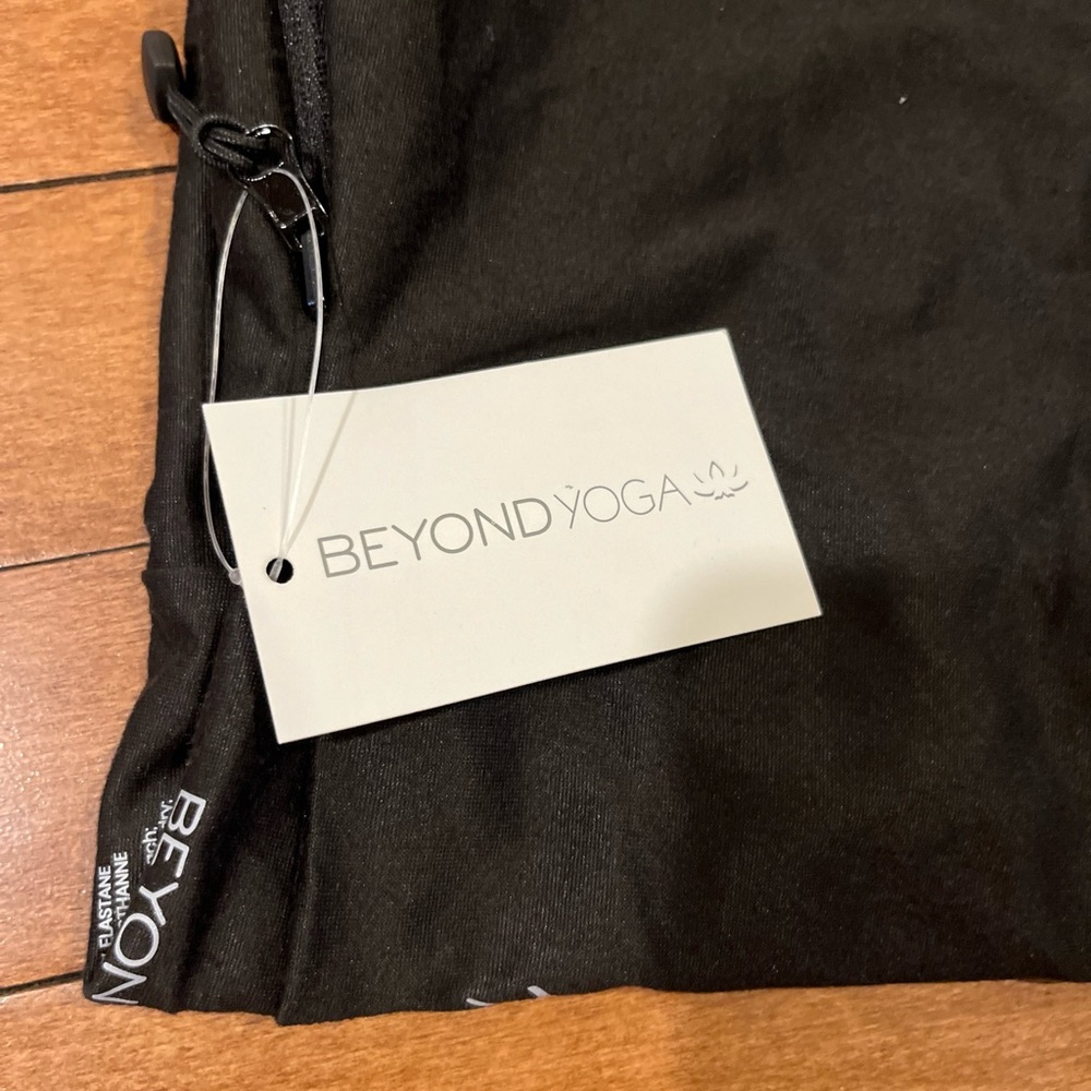NWT Beyond Yoga Black Infiniti scarf
